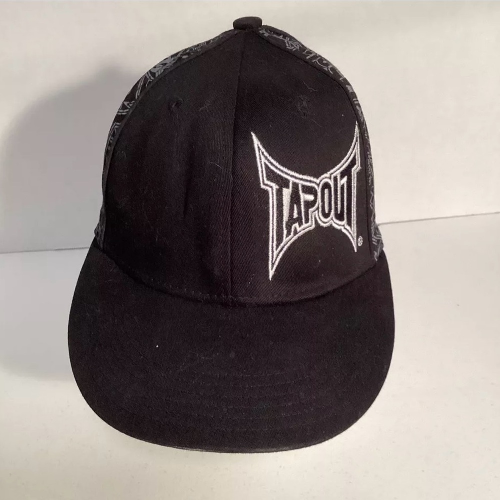 Tapout Mens Black Fitted Hat S/M  Fence MMA Spell Out Tek Flex